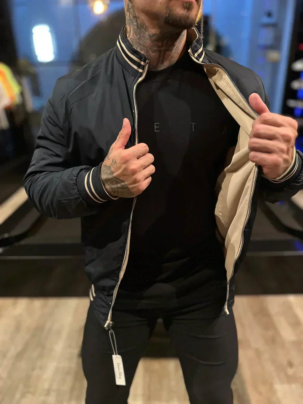 Kit 4 Calças Masculina em Sarja + 2 Jaquetas Premium Reversível Bege/Preta. Brinde Carteira + Relógio Exclusivo até Dia dos Pais